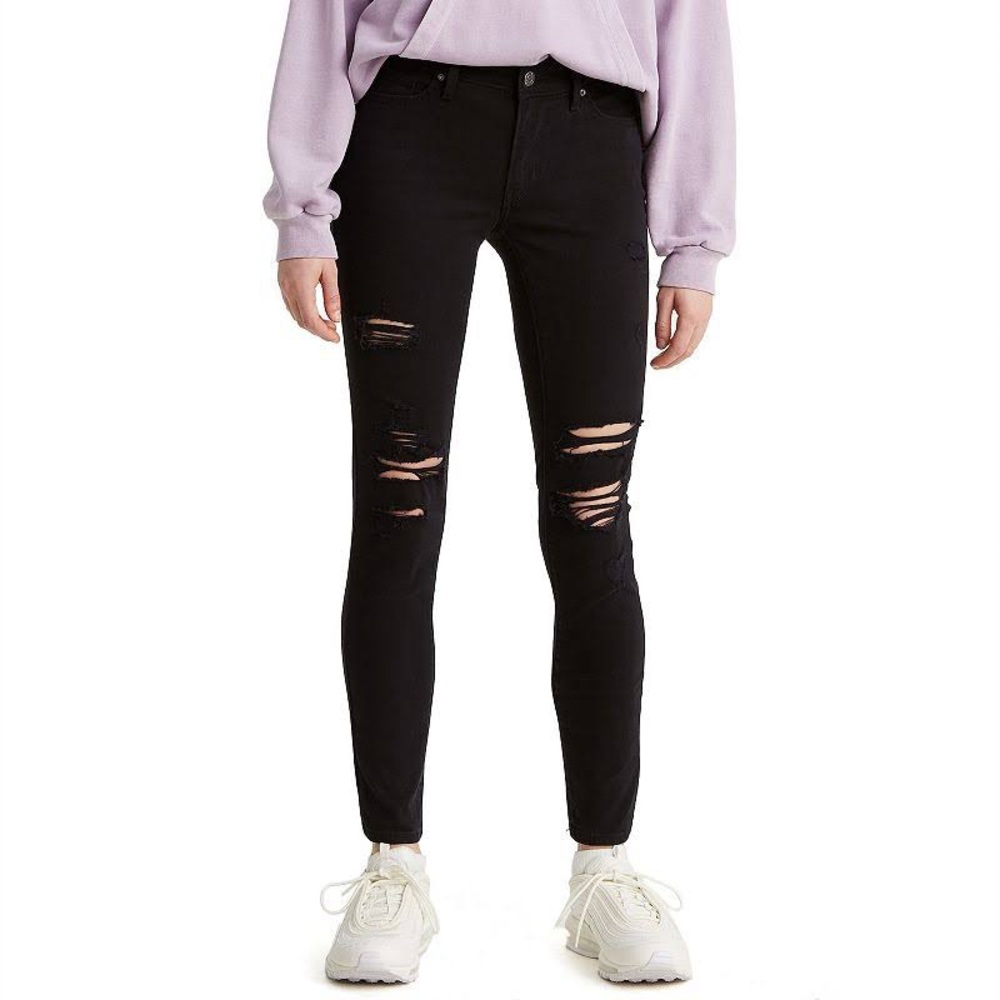 Woman’s 711 Levi’s skinny jeans